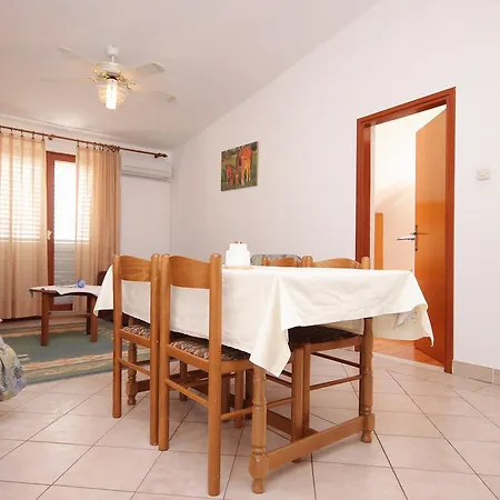 Apartment Prizba 9276a Blato (Korcula)
